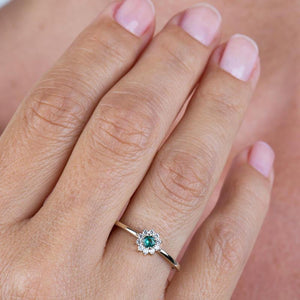 classic engagement ring with emerald and diamonds, simple ring with emerald and diamonds, gold ring and diamonds, diamond and emerald ring - NOOI JEWELRY