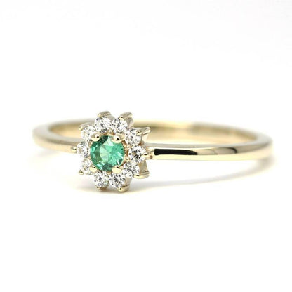 classic engagement ring with emerald and diamonds, simple ring with emerald and diamonds, gold ring and diamonds, diamond and emerald ring - NOOI JEWELRY