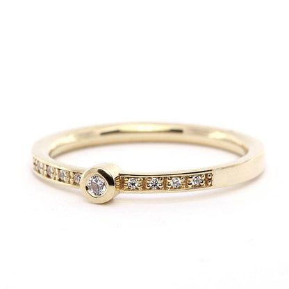 Round engagement ring with small side stones | Stackable ring diamond - NOOI JEWELRY