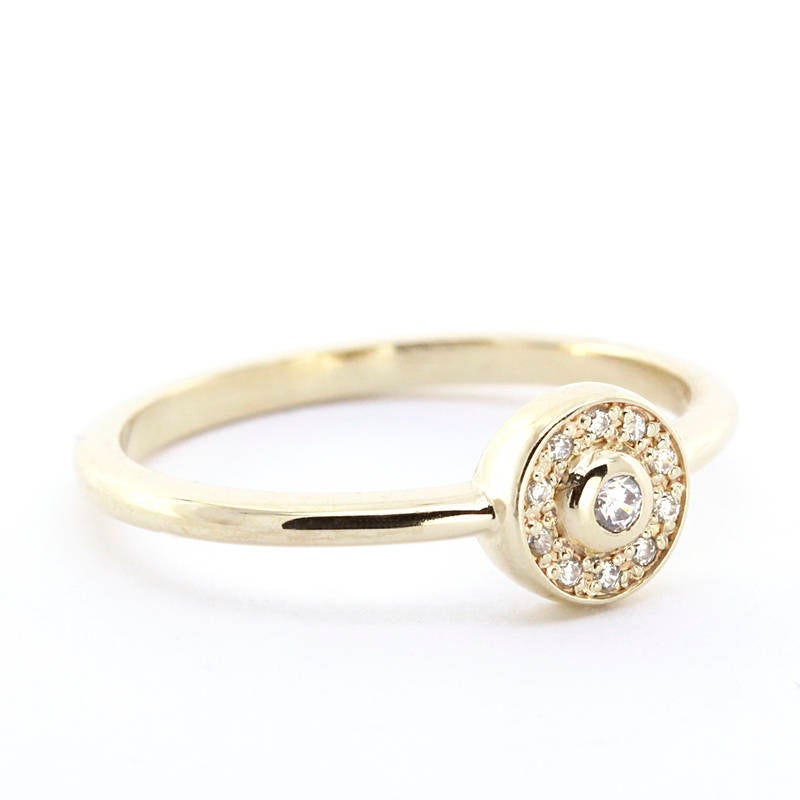 Round engagement ring with halo and plain band - NOOI JEWELRY