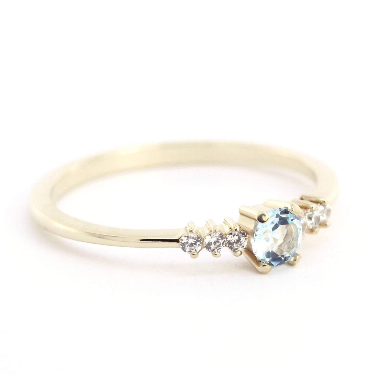 delicate aquamarine and diamonds ring, 18k gold - NOOI JEWELRY