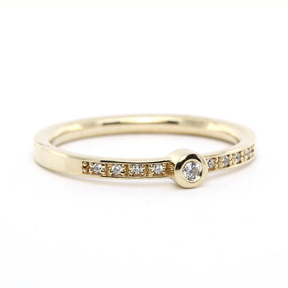 Round engagement ring with small side stones | Stackable ring diamond - NOOI JEWELRY