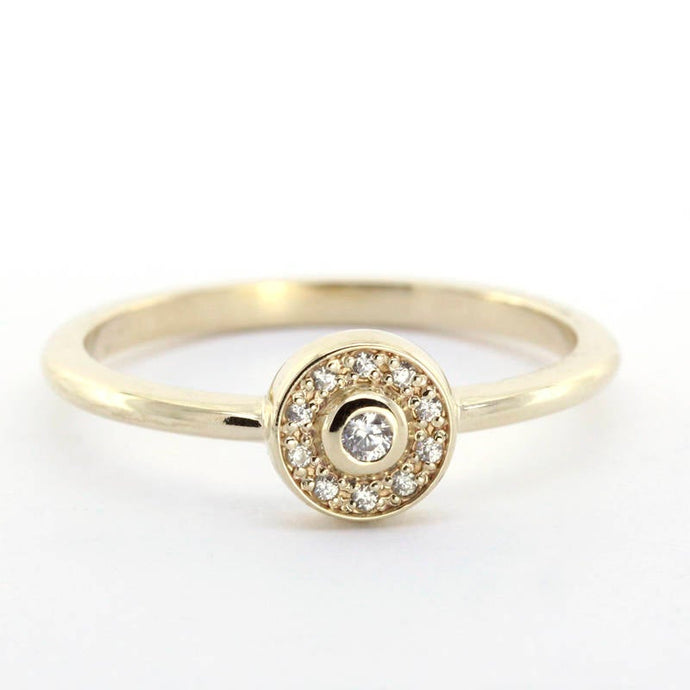 Round engagement ring with halo and plain band - NOOI JEWELRY