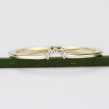 Load image into Gallery viewer, Diamond Engagement Ring, wedding band curved, Solitaire Diamond Ring, Wedding Ring Set, Diamond Ring, White Diamond Wedding Ring - NOOI JEWELRY