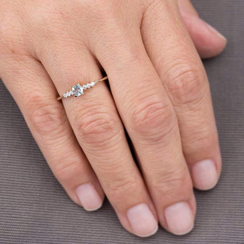 delicate aquamarine and diamonds ring, 18k gold - NOOI JEWELRY