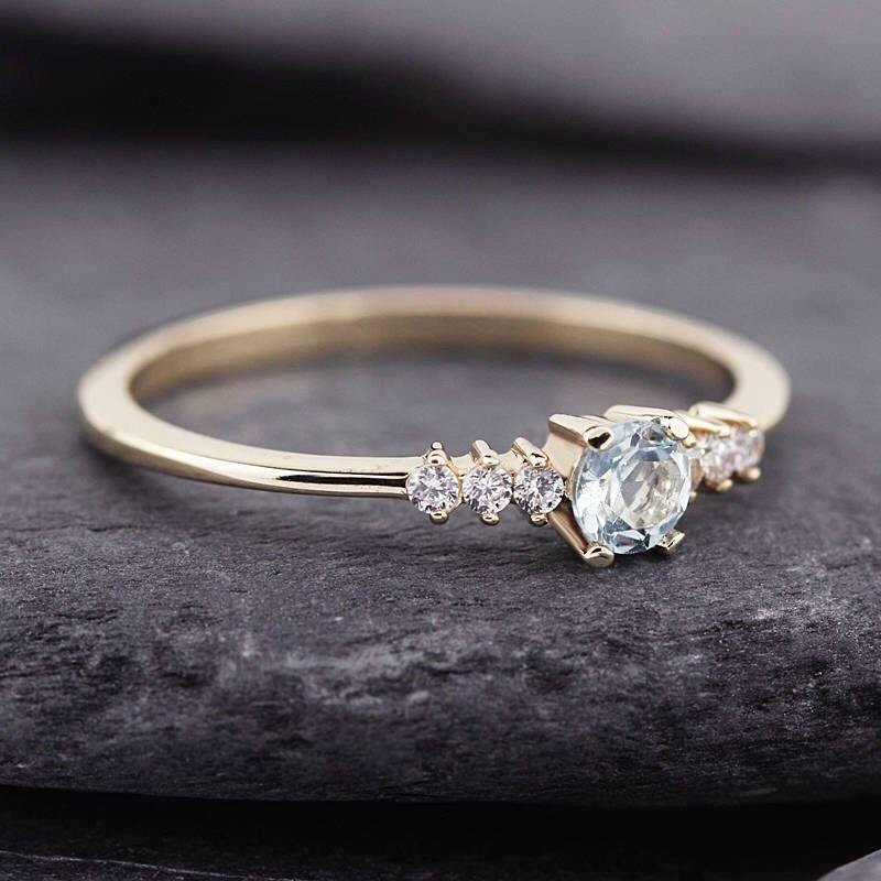 delicate aquamarine and diamonds ring, 18k gold - NOOI JEWELRY