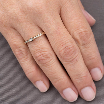 Round engagement ring with small side stones | Stackable ring diamond - NOOI JEWELRY
