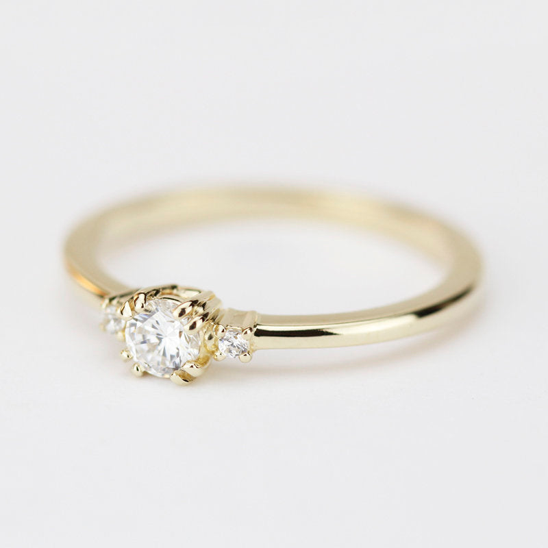 Minimalist engagement ring | Three stones diamond ring simple | 18k gold 0,25ct diamond - NOOI JEWELRY