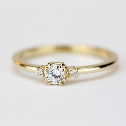 Minimalist engagement ring | Three stones diamond ring simple | 18k gold 0,25ct diamond - NOOI JEWELRY