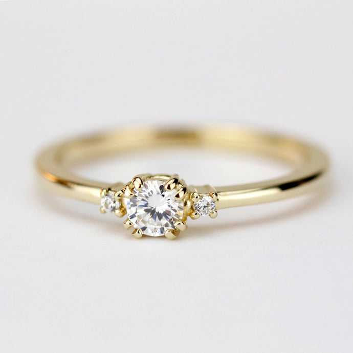 Minimalist engagement ring | Three stones diamond ring simple | 18k gold 0,25ct diamond - NOOI JEWELRY