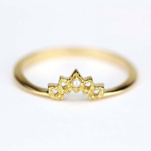Pearl wedding ring, wedding band, wedding band curved, pearl ring, pearl ring, pearl wedding band, v band, yellow gold wedding band - NOOI JEWELRY