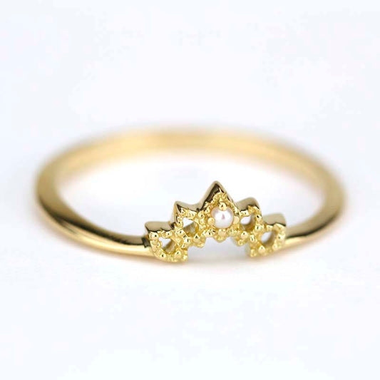 Pearl wedding ring, wedding band, wedding band curved, pearl ring, pearl ring, pearl wedding band, v band, yellow gold wedding band - NOOI JEWELRY