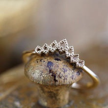 Load image into Gallery viewer, Wedding Band, Curved Wedding Band, Curved Band, Gold Wedding Band, Crown Wedding Ring, Gold Curved Band, Wedding Ring Set, laces Band - NOOI JEWELRY