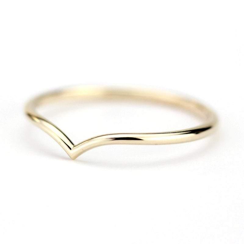 chevron band v ring, delicate ring, wedding band, wedding ring, chevron band, engagement ring, thin ring, minimalist ring, minimal ring | R 212 - NOOI JEWELRY
