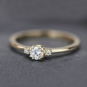 Minimalist engagement ring | Three stones diamond ring simple | 18k gold 0,25ct diamond - NOOI JEWELRY