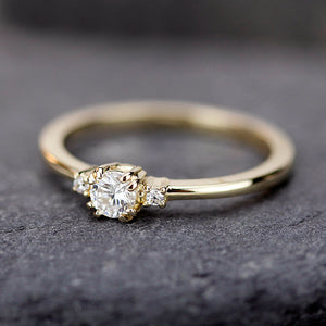 Minimalist engagement ring | Three stones diamond ring simple | 18k gold 0,25ct diamond - NOOI JEWELRY