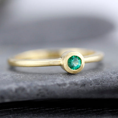 simple engagement ring, emerald ring, minimalist engagement ring, minimal ring, dainty ring, engagement ring emerald | R149EMERALDMATT - NOOI JEWELRY
