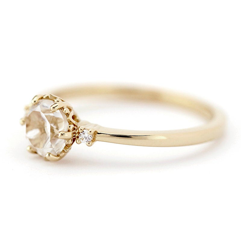 Engagement ring round | White topaz and diamond ring - NOOI JEWELRY