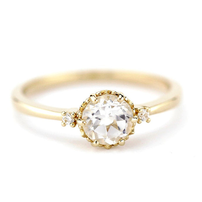 Engagement ring round | White topaz and diamond ring - NOOI JEWELRY