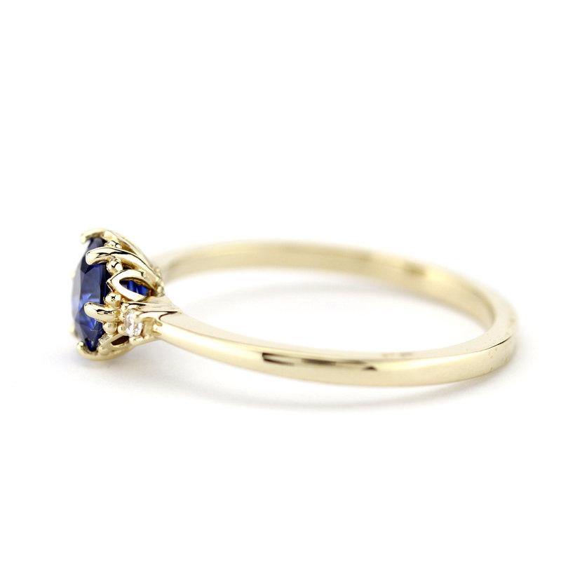 Blue kyanite engagement ring, Three stones ring 18k gold - NOOI JEWELRY