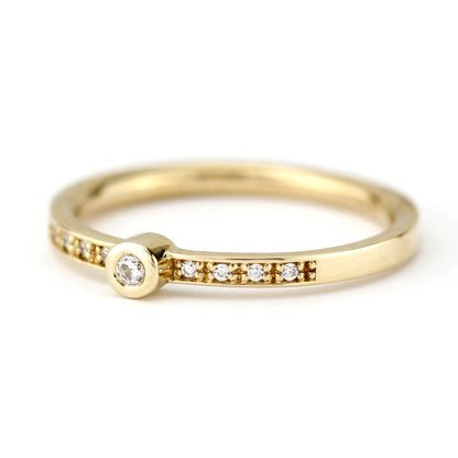 Round engagement ring with small side stones | Stackable ring diamond - NOOI JEWELRY