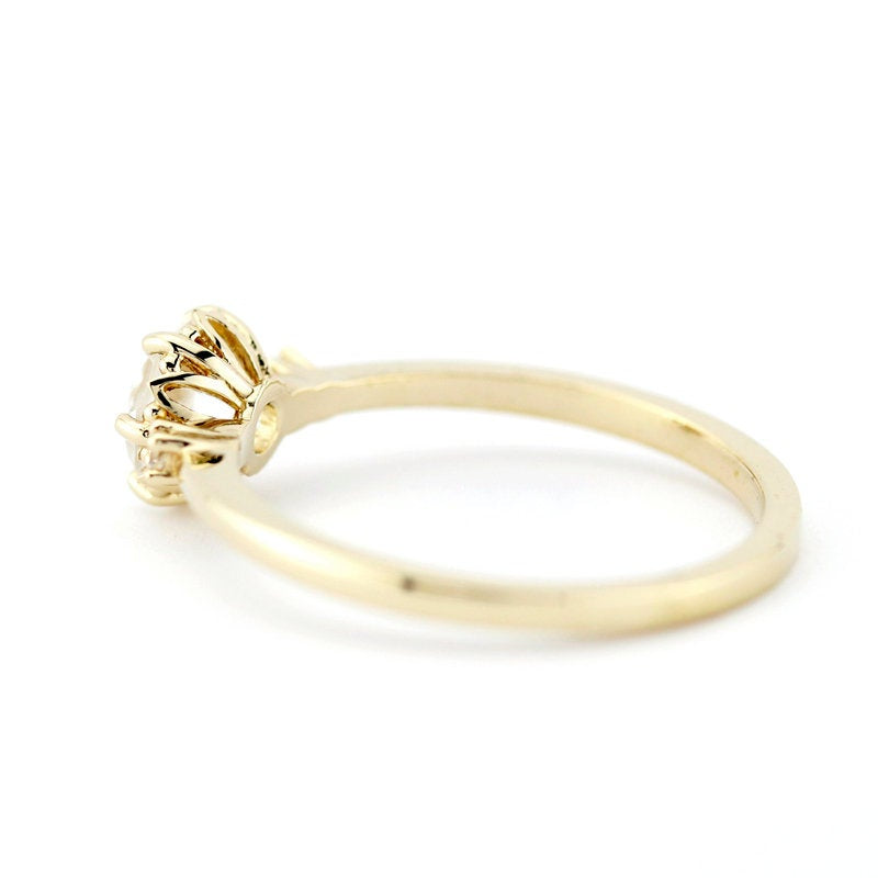 Engagement ring round | White topaz and diamond ring - NOOI JEWELRY