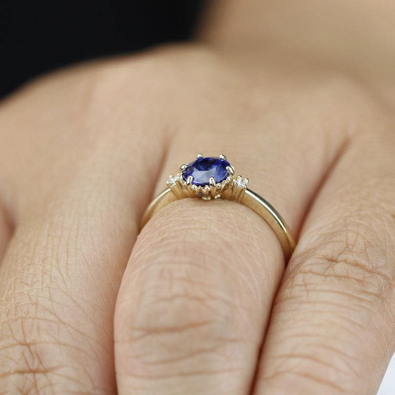 Blue kyanite engagement ring, Three stones ring 18k gold - NOOI JEWELRY