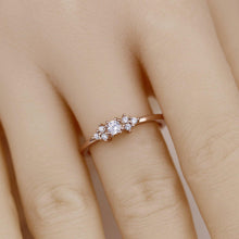 Load image into Gallery viewer, cluster engagement ring round rose gold - NOOI JEWELRY