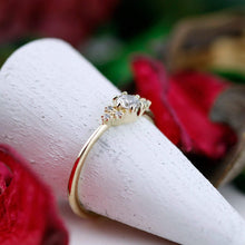 Load image into Gallery viewer, Cluster ring engagement vintage | round diamond engagement rings thin band simple - NOOI JEWELRY