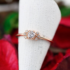 Round engagement ring with side stones rose gold - NOOI JEWELRY