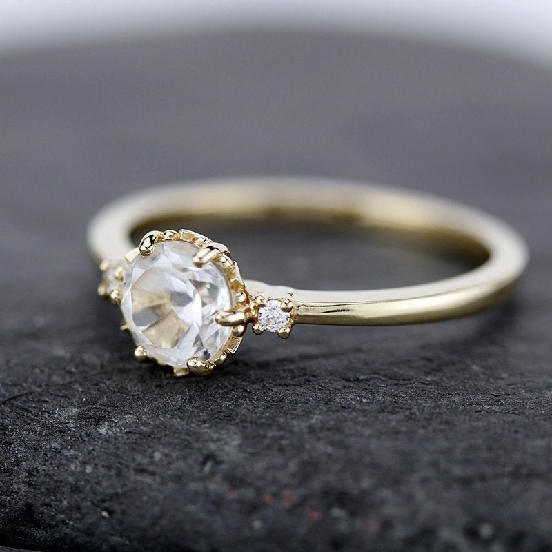 Engagement ring round | White topaz and diamond ring - NOOI JEWELRY