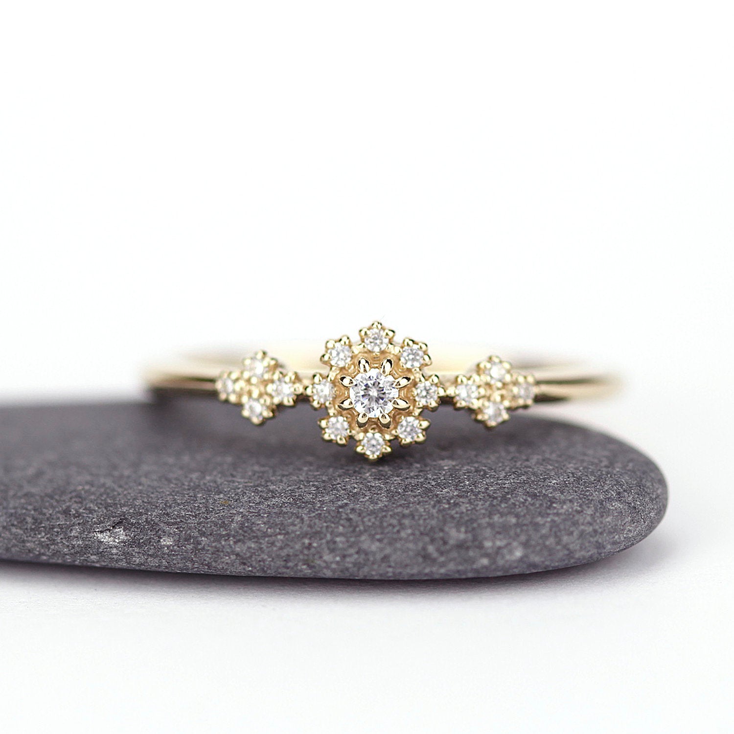Diamond cluster engagement ring round - NOOI JEWELRY