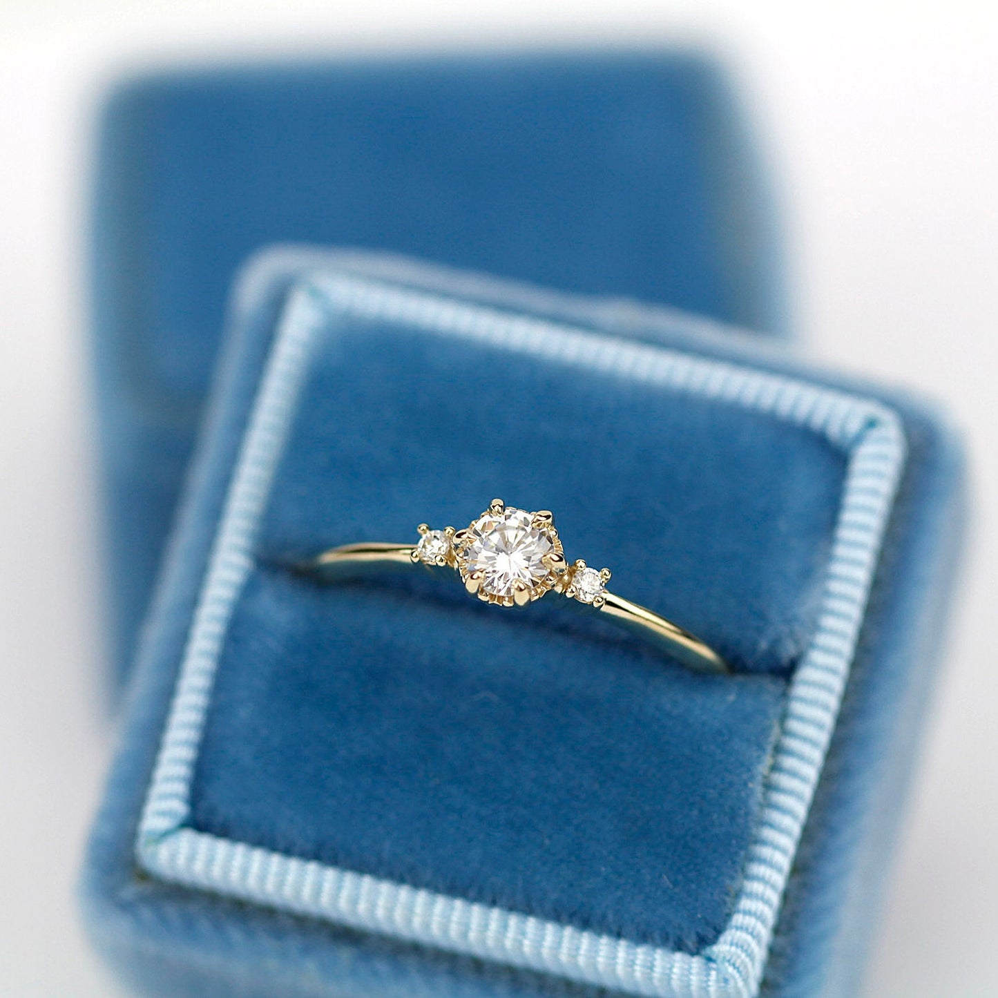 simple engagement ring, delicate engagement ring, dainty engagement ring, minimalist engagement ring, cluster ring, Made in Italy | R252WD