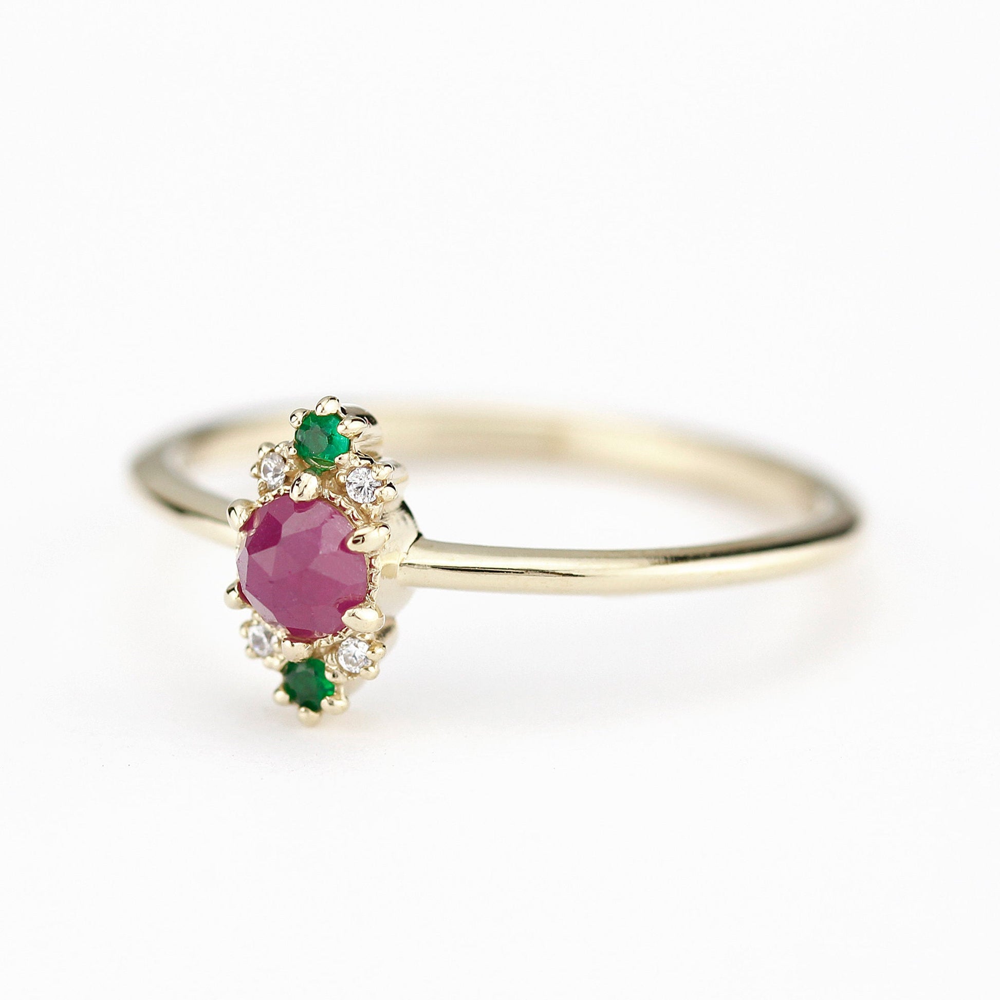 ruby and emerald engagement ring - NOOI JEWELRY
