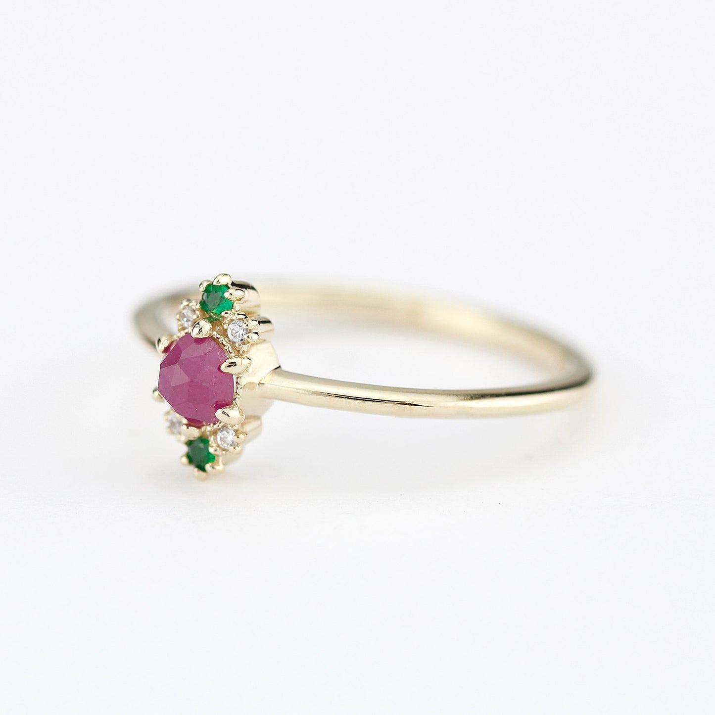 ruby and emerald engagement ring - NOOI JEWELRY
