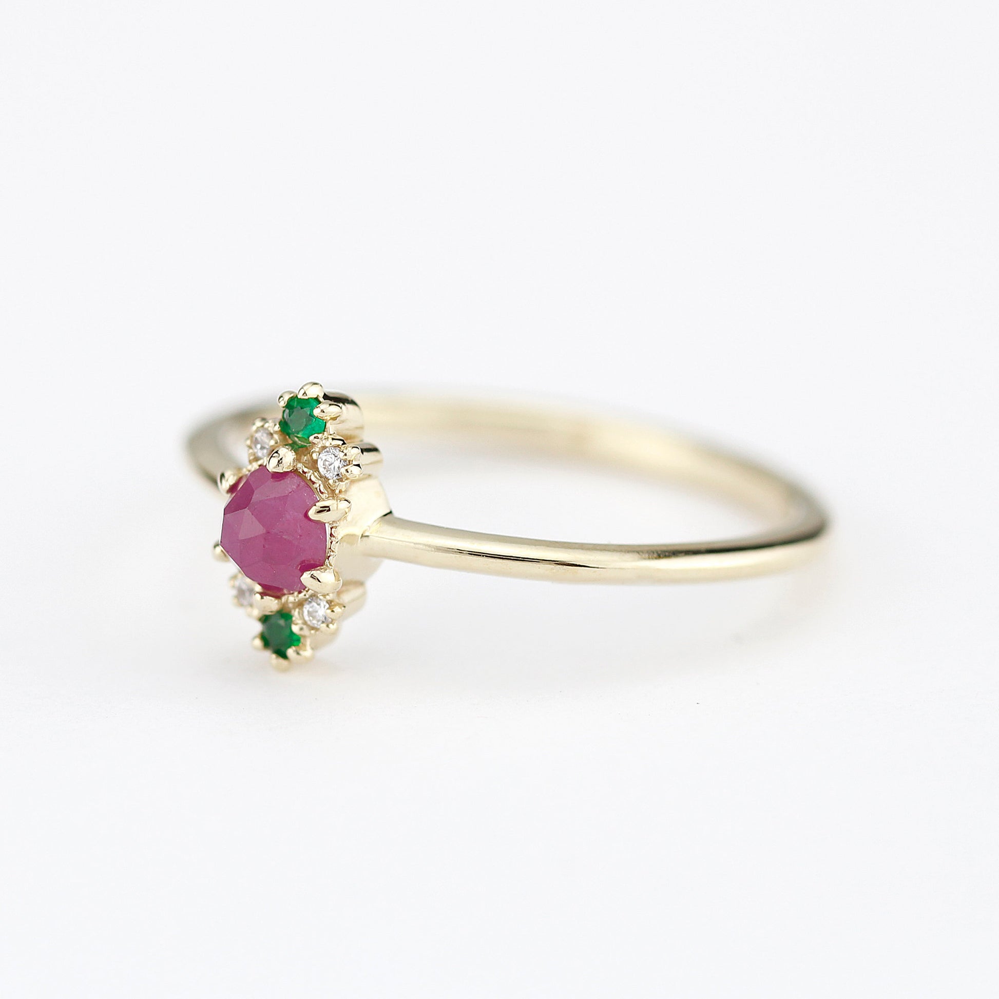 ruby and emerald engagement ring - NOOI JEWELRY