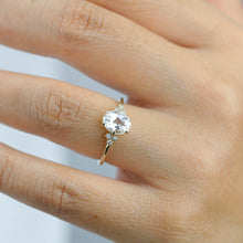 Load image into Gallery viewer, White topaz and diamond engagement ring simple - NOOI JEWELRY