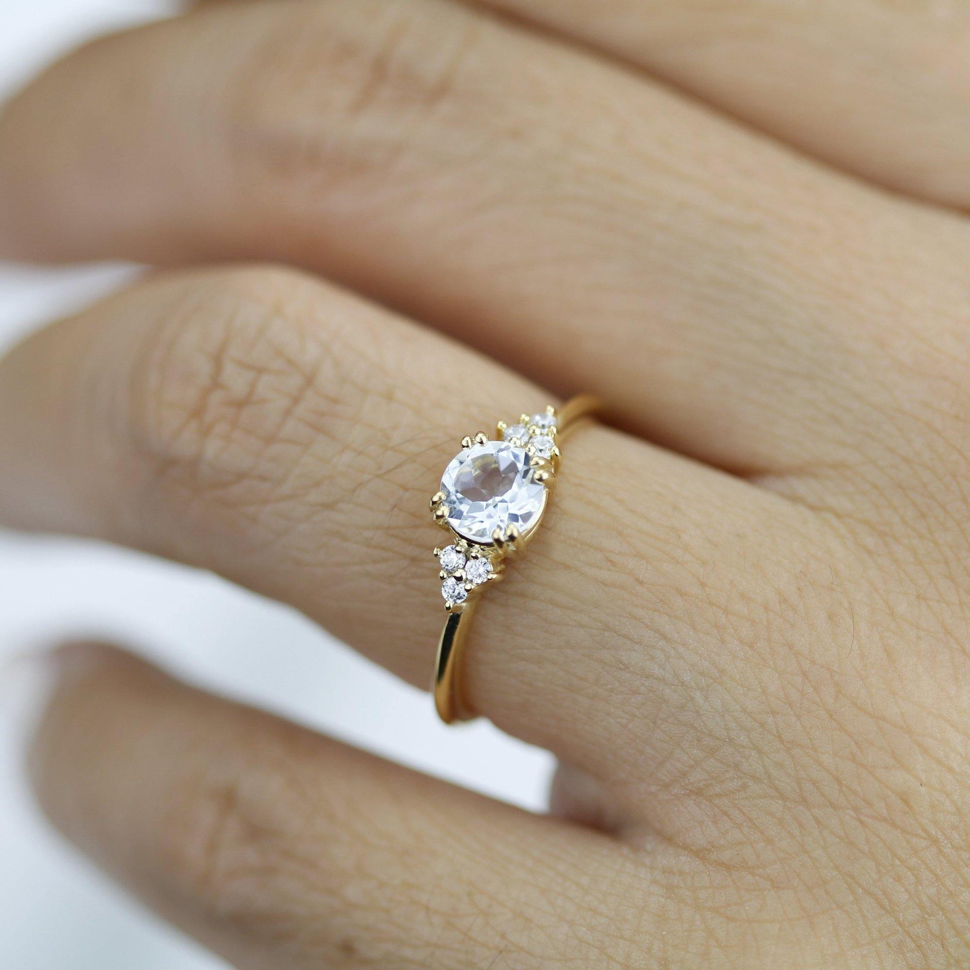 Aquamarine engagement ring, cluster ring aquamarine and diamonds - NOOI JEWELRY