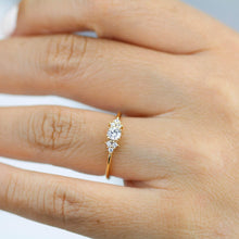 Load image into Gallery viewer, Cluster engagement ring diamond | classic engagement ring round simple | R284WD - NOOI JEWELRY