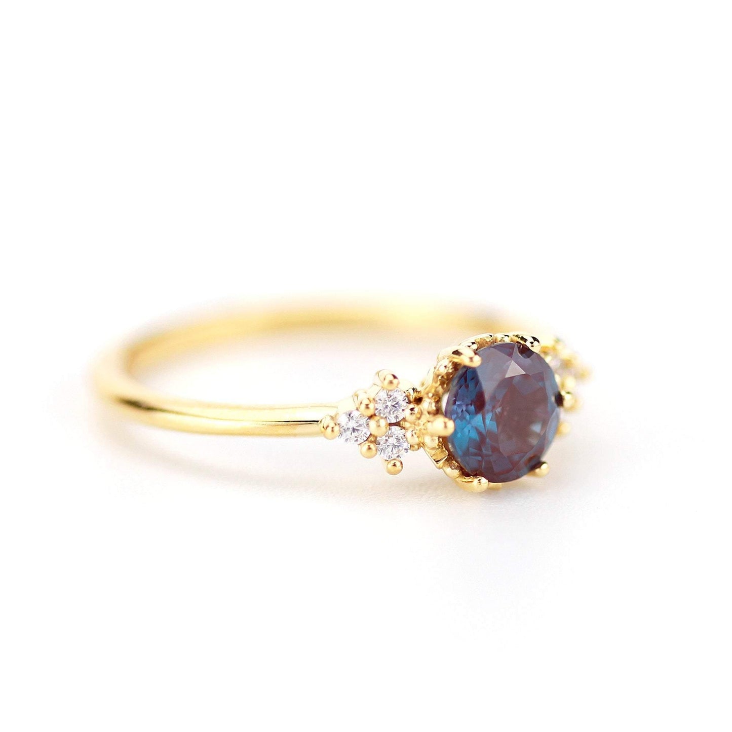 alexandrite engagement ring round, cluster ring alexandrite and diamonds - NOOI JEWELRY