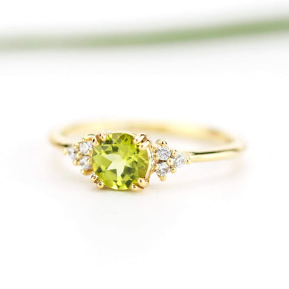 6 mm round peridot and diamonds cluster engagement ring - NOOI JEWELRY