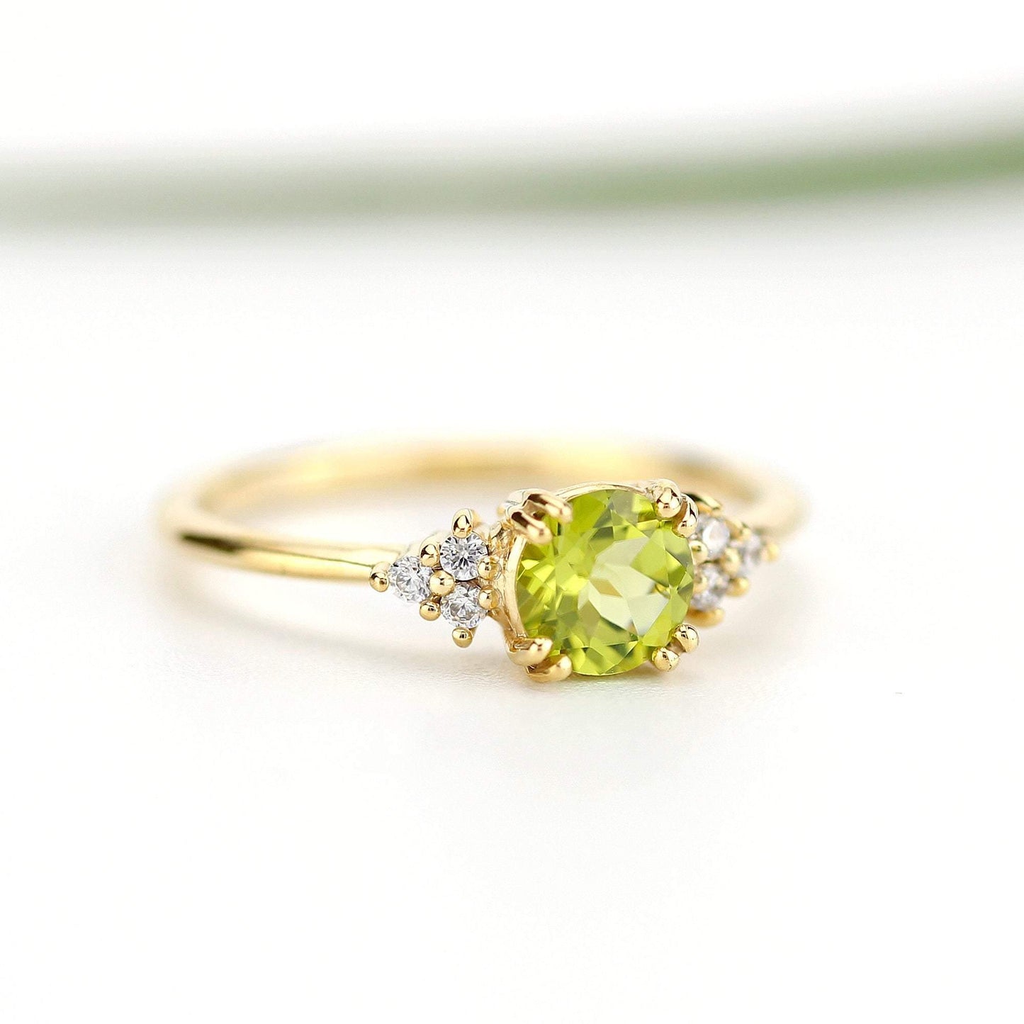 6 mm round peridot and diamonds cluster engagement ring - NOOI JEWELRY