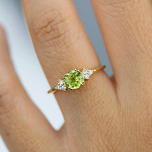 Load image into Gallery viewer, 6 mm round peridot and diamonds cluster engagement ring - NOOI JEWELRY