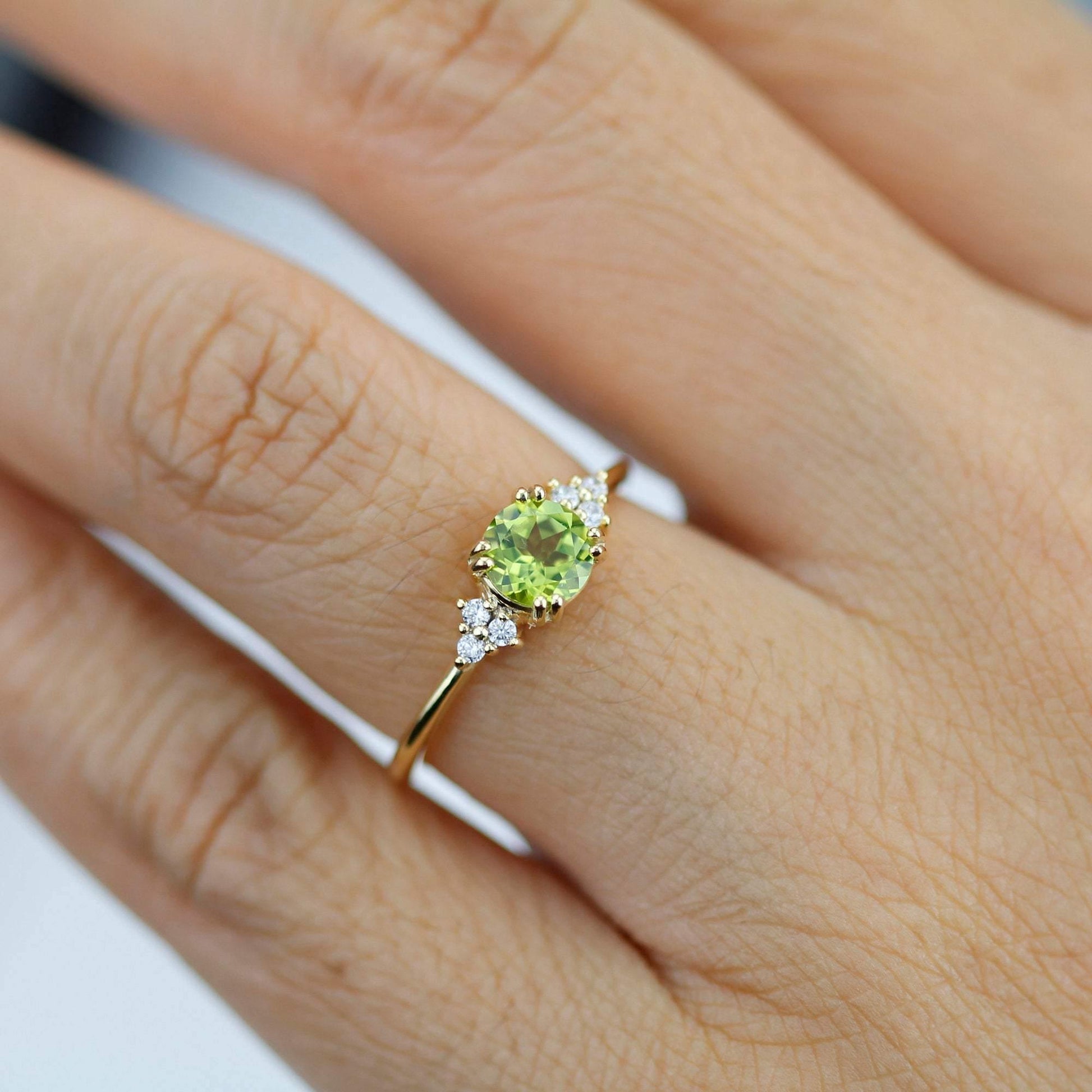 6 mm round peridot and diamonds cluster engagement ring - NOOI JEWELRY