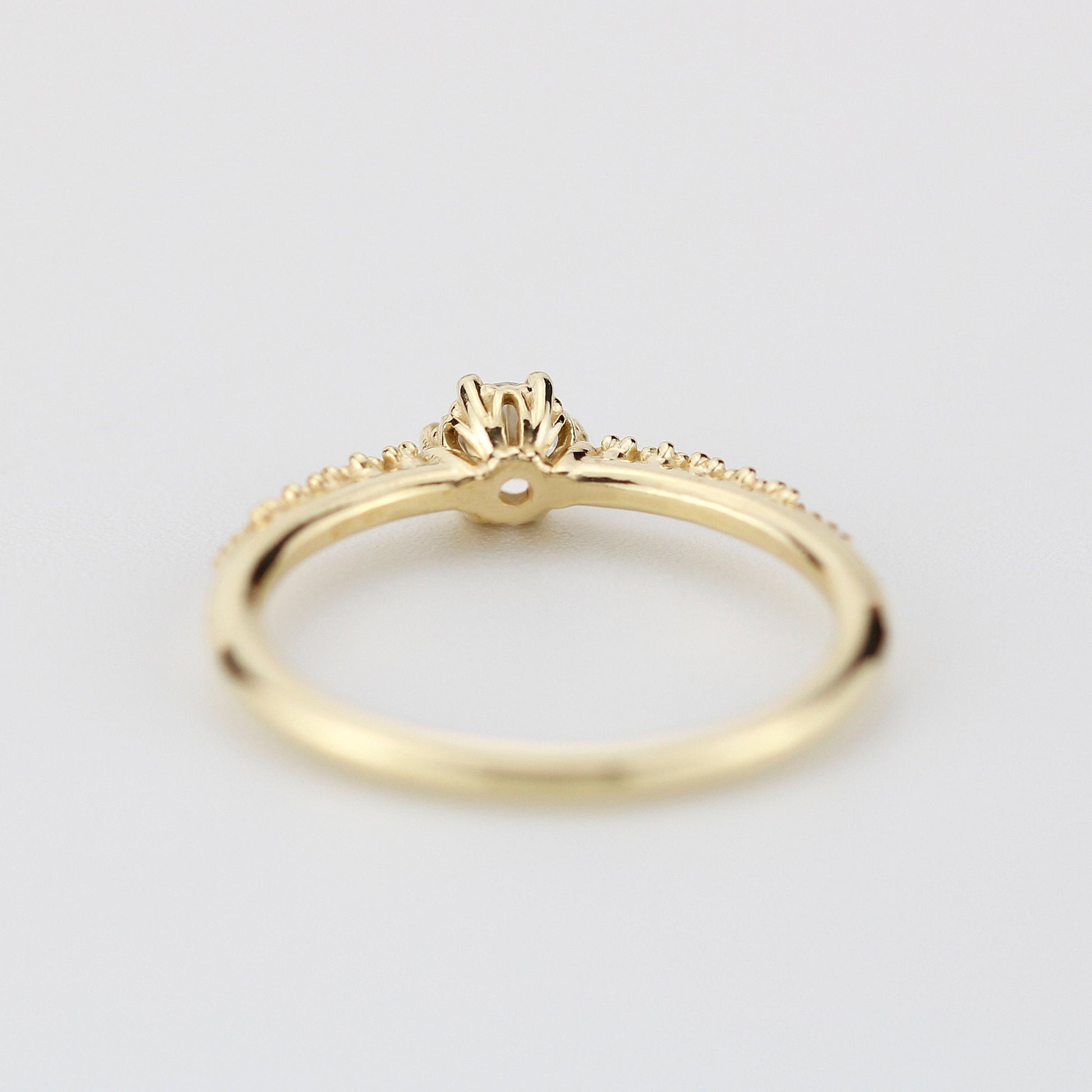 Round diamond engagement rings with side stones | prong setting diamond engagement ring - NOOI JEWELRY