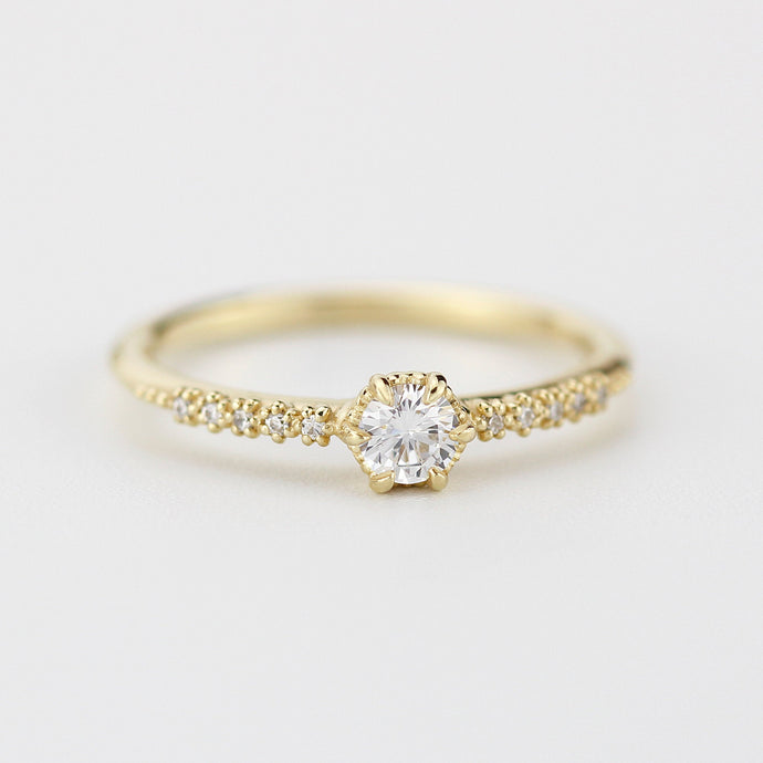 Round diamond engagement rings with side stones | prong setting diamond engagement ring - NOOI JEWELRY
