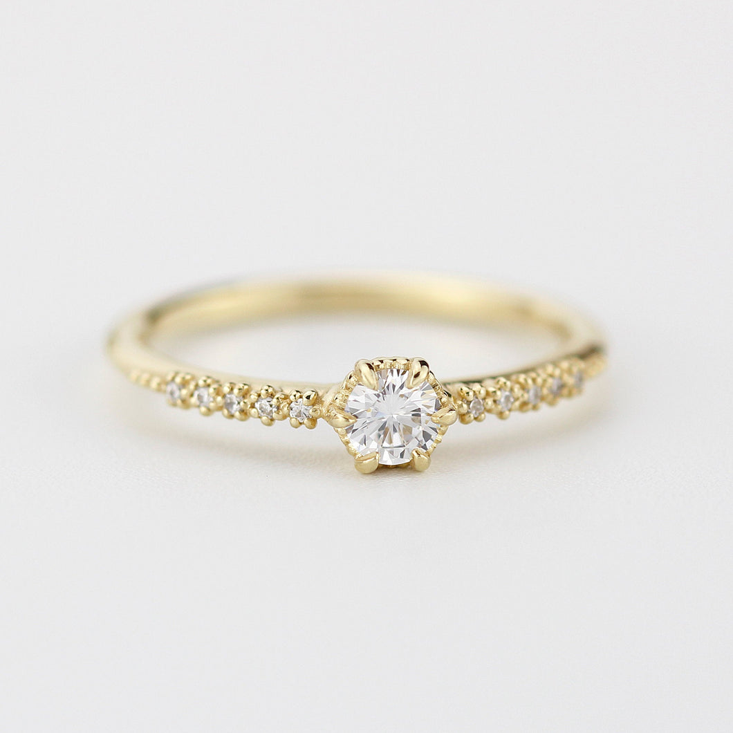 Round diamond engagement rings with side stones | prong setting diamond engagement ring - NOOI JEWELRY