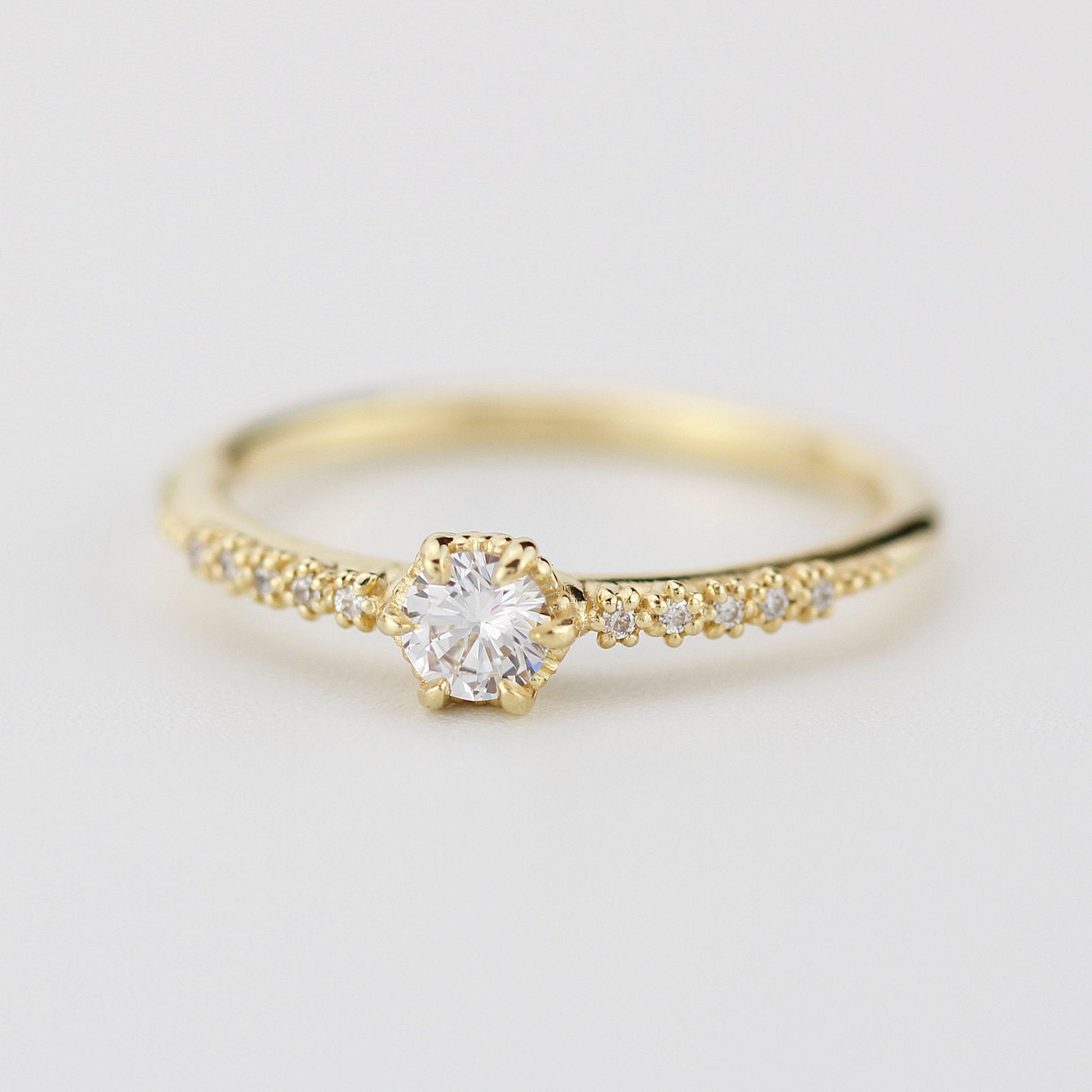 Round diamond engagement rings with side stones | prong setting diamond engagement ring - NOOI JEWELRY