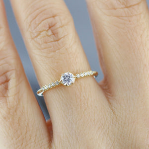 Round diamond engagement rings with side stones | prong setting diamond engagement ring - NOOI JEWELRY