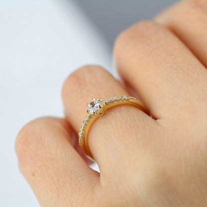 Round diamond engagement rings with side stones | prong setting diamond engagement ring - NOOI JEWELRY